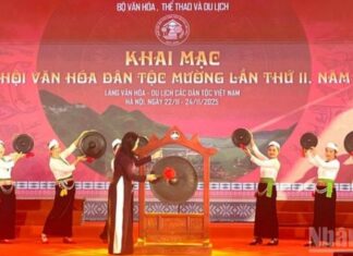 Âm vang chiêng Mường mở hội trong Ngày Di sản văn hóa Việt Nam Âm vang chiêng Mường mở hội trong Ngày Di sản văn hóa Việt Nam