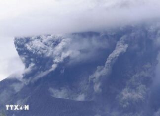 Núi lửa Sakurajima ở Tây Nam Nhật Bản phun tro bụi cao hàng nghìn mét