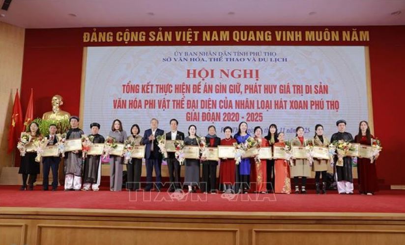 Phát triển các sản phẩm du lịch gắn với Hát Xoan theo hướng bền vững