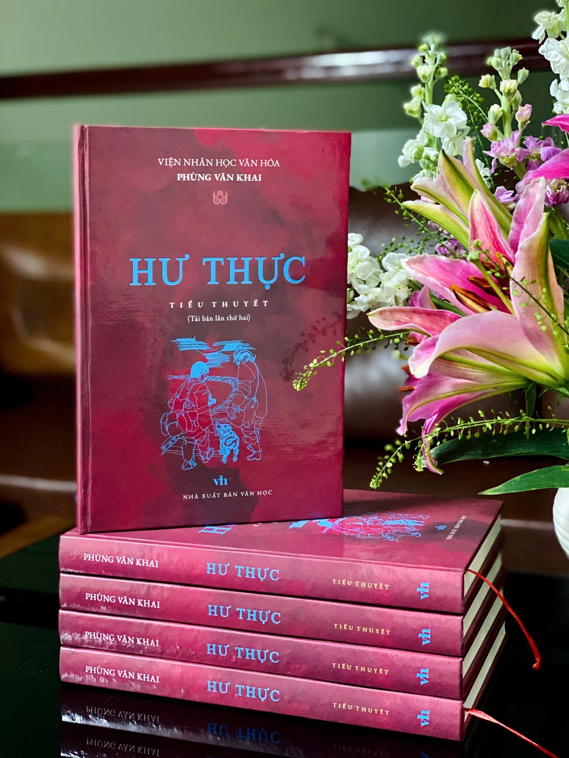 Cuốn tiểu thuyết Hư thực của nhà văn Phùng Văn Khai -h3