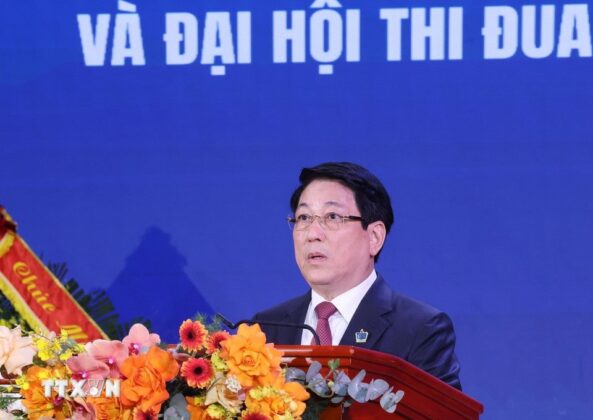 Chủ tịch nước Lương Cường ph&aacute;t biểu chỉ đạo v&agrave; ch&uacute;c mừng c&aacute;c thầy, c&ocirc; gi&aacute;o nh&acirc;n Ng&agrave;y Nh&agrave; gi&aacute;o Việt Nam (20/11).