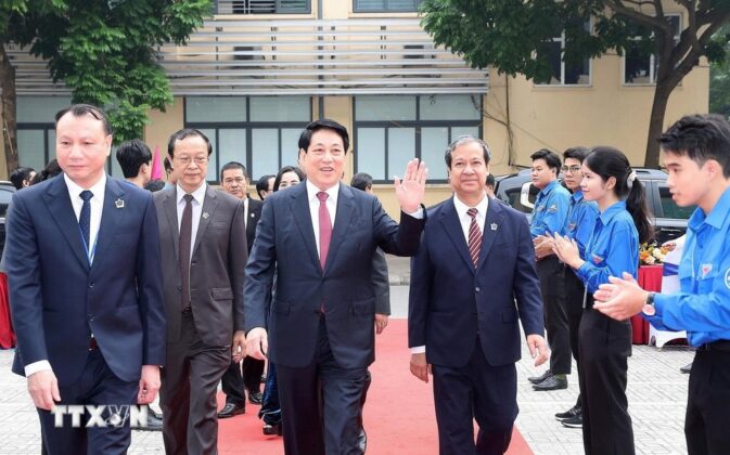 Chủ tịch nước Lương Cường dự Lễ kỷ niệm Ng&agrave;y Nh&agrave; gi&aacute;o Việt Nam (20/11) v&agrave; Đại hội Thi đua y&ecirc;u nước ng&agrave;nh Gi&aacute;o dục lần thứ 8.