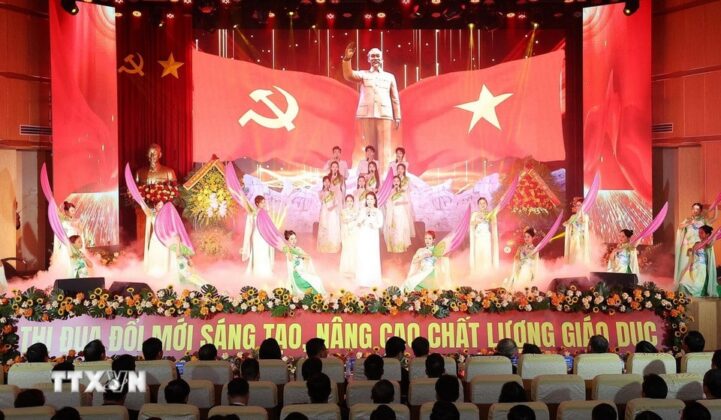 Chương tr&igrave;nh văn nghệ ch&agrave;o mừng Lễ kỷ niệm Ng&agrave;y Nh&agrave; gi&aacute;o Việt Nam (20/11) v&agrave; Đại hội Thi đua y&ecirc;u nước ng&agrave;nh Gi&aacute;o dục lần thứ 8.