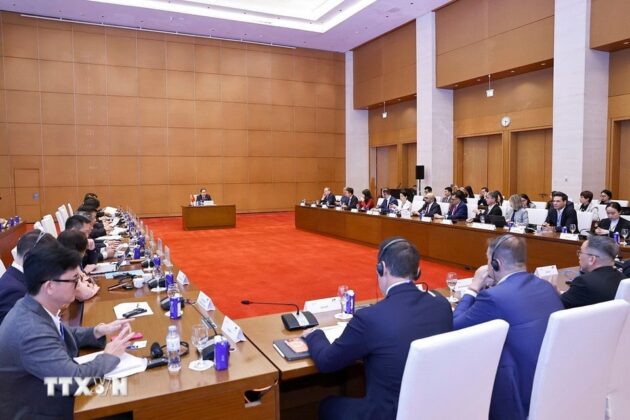 Quang cảnh cuộc l&agrave;m việc.