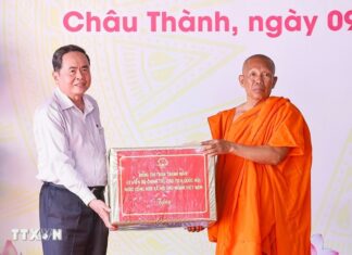 Chủ tịch Quốc hội Trần Thanh Mẫn dự Ngày hội đại đoàn kết dân tộc ở Cần Thơ