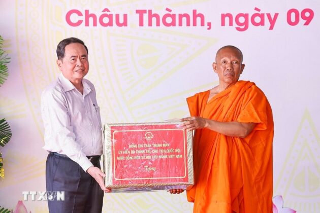 Chủ tịch Quốc hội Trần Thanh Mẫn dự Ng&agrave;y hội đại đo&agrave;n kết d&acirc;n tộc ở Cần Thơ