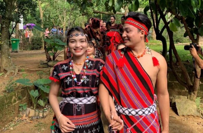 Giữ gìn nét văn hóa đặc sắc trong lễ cưới của đồng bào Pa Cô Giữ gìn nét văn hóa đặc sắc trong lễ cưới của đồng bào Pa Cô