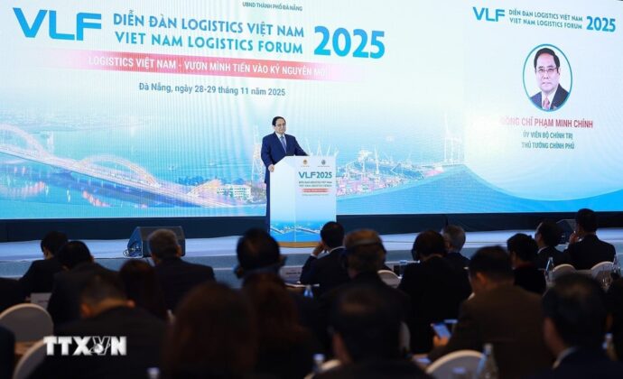 Thủ tướng Phạm Minh Ch&iacute;nh ph&aacute;t biểu tại Diễn đ&agrave;n Logistics Việt Nam năm 2025.