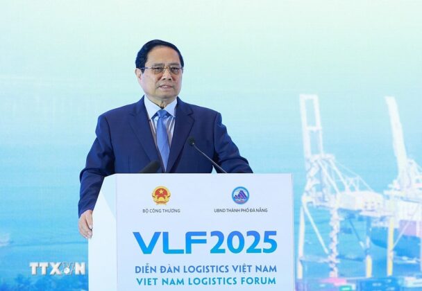 Thủ tướng Phạm Minh Ch&iacute;nh ph&aacute;t biểu tại Diễn đ&agrave;n Logistics Việt Nam năm 2025.