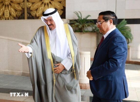 Thủ tướng Nh&agrave; nước Kuwait Sheikh Ahmad Abdullah Al-Ahmad Al Sabah đ&oacute;n Thủ tướng Phạm Minh Ch&iacute;nh thăm ch&iacute;nh thức Kuwait.