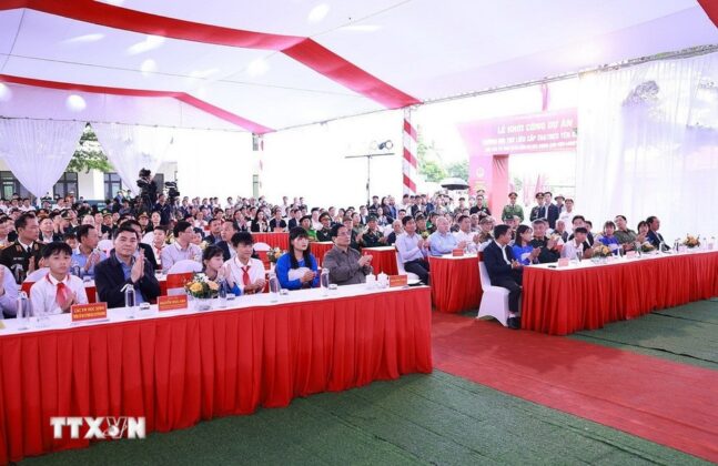 Thủ tướng Phạm Minh Ch&iacute;nh dự Lễ khởi c&ocirc;ng tại điểm Trường nội tr&uacute; li&ecirc;n cấp Tiểu học v&agrave; Trung học cơ sở x&atilde; Y&ecirc;n Khương, Thanh H&oacute;a.