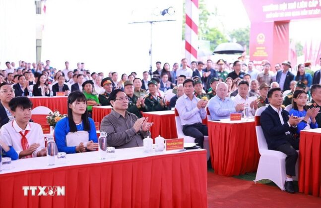 Thủ tướng Phạm Minh Ch&iacute;nh dự Lễ khởi c&ocirc;ng tại điểm Trường nội tr&uacute; li&ecirc;n cấp Tiểu học v&agrave; Trung học cơ sở x&atilde; Y&ecirc;n Khương, Thanh H&oacute;a.