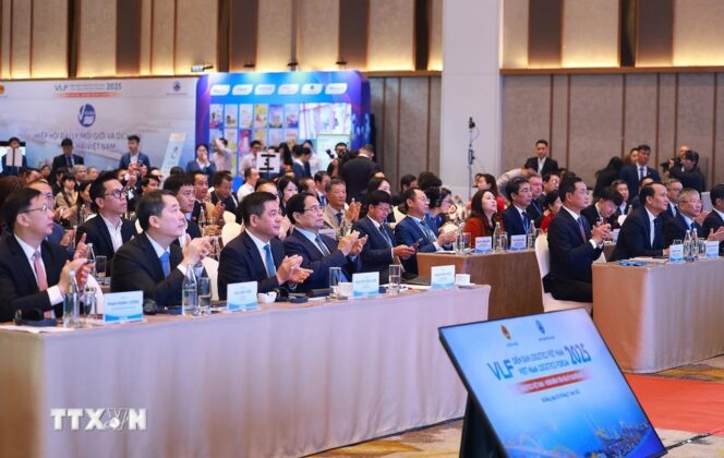 Thủ tướng Phạm Minh Ch&iacute;nh dự Diễn đ&agrave;n Logistics Việt Nam năm 2025.