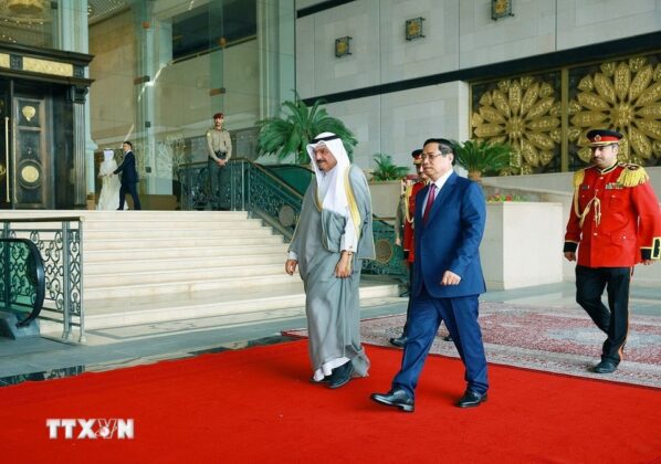 Thủ tướng Nh&agrave; nước Kuwait Sheikh Ahmad Abdullah Al-Ahmad Al Sabah đ&oacute;n Thủ tướng Phạm Minh Ch&iacute;nh thăm ch&iacute;nh thức Kuwait.