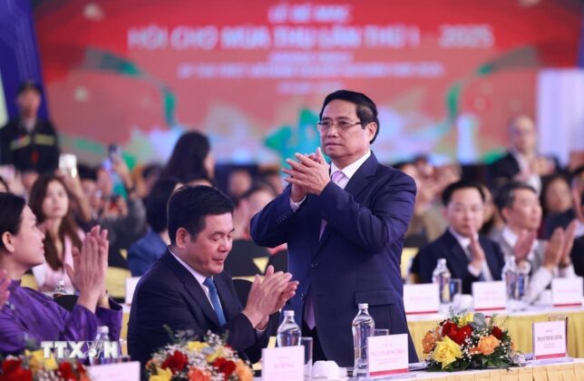 Thủ tướng Phạm Minh Ch&iacute;nh dự Lễ bế mạc Hội chợ M&ugrave;a Thu lần thứ nhất - năm 2025.