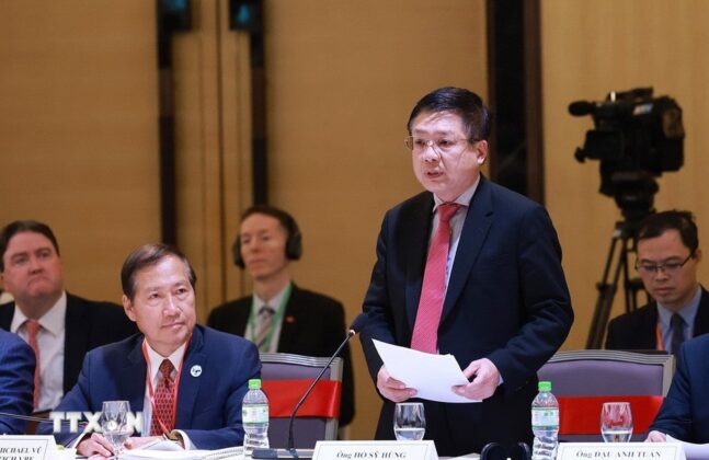 &Ocirc;ng Hồ Sỹ H&ugrave;ng, Đồng Chủ tịch Li&ecirc;n minh Diễn đ&agrave;n Doanh nghiệp Việt Nam ph&aacute;t biểu.