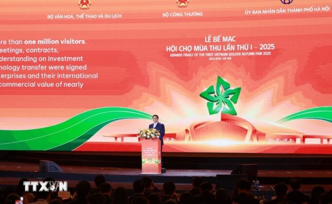 Thủ tướng Phạm Minh Ch&iacute;nh ph&aacute;t biểu bế mạc Hội chợ M&ugrave;a Thu lần thứ nhất - năm 2025.