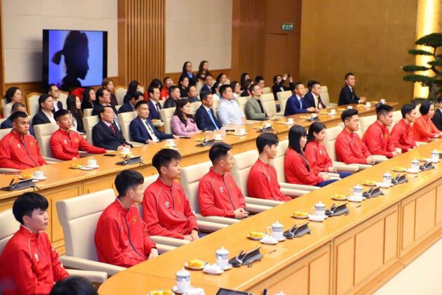 C&aacute;c vận động vi&ecirc;n, huấn luyện vi&ecirc;n v&agrave; c&aacute;c chuy&ecirc;n gia Đo&agrave;n thể thao Việt Nam tham dự SEA Games 33 tại Lễ xuất qu&acirc;n.