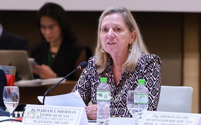 B&agrave; Mariam Sherman, Gi&aacute;m đốc Quốc gia Ng&acirc;n h&agrave;ng Thế giới tại Việt Nam, Campuchia v&agrave; L&agrave;o ph&aacute;t biểu.