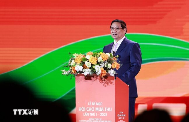 Thủ tướng Phạm Minh Ch&iacute;nh ph&aacute;t biểu bế mạc Hội chợ M&ugrave;a Thu lần thứ nhất - năm 2025.