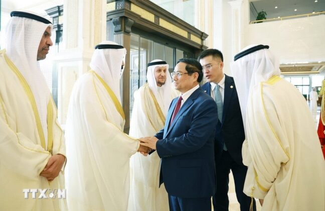 Thủ tướng Phạm Minh Ch&iacute;nh với th&agrave;nh vi&ecirc;n đo&agrave;n Kuwait.