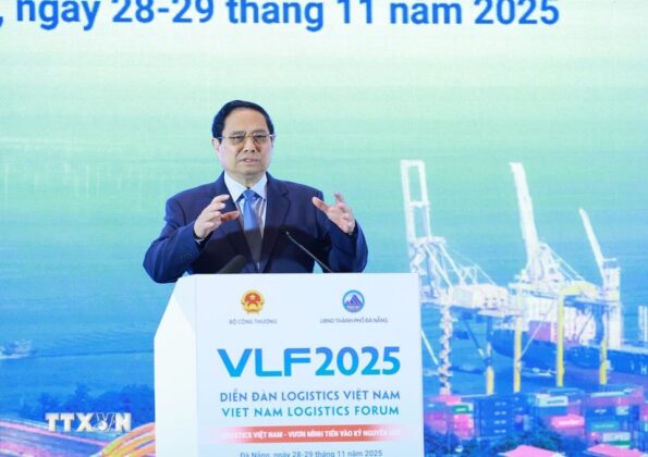 Thủ tướng Phạm Minh Ch&iacute;nh ph&aacute;t biểu tại Diễn đ&agrave;n Logistics Việt Nam năm 2025.