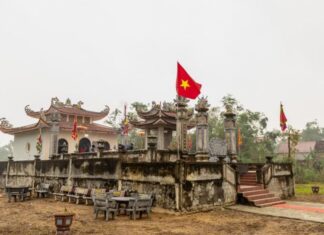 Đón nhận Bằng xếp hạng Di tích lịch sử quốc gia ‘Đền Song Trung và lăng mộ Hoàng Vĩnh Tộ, Hoàng Vĩnh Dụ Đón nhận Bằng xếp hạng Di tích lịch sử quốc gia 'Đền Song Trung và lăng mộ Hoàng Vĩnh Tộ, Hoàng Vĩnh Dụ'