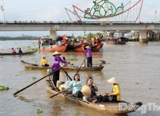 Khai mạc Chợ nổi Cái Bè