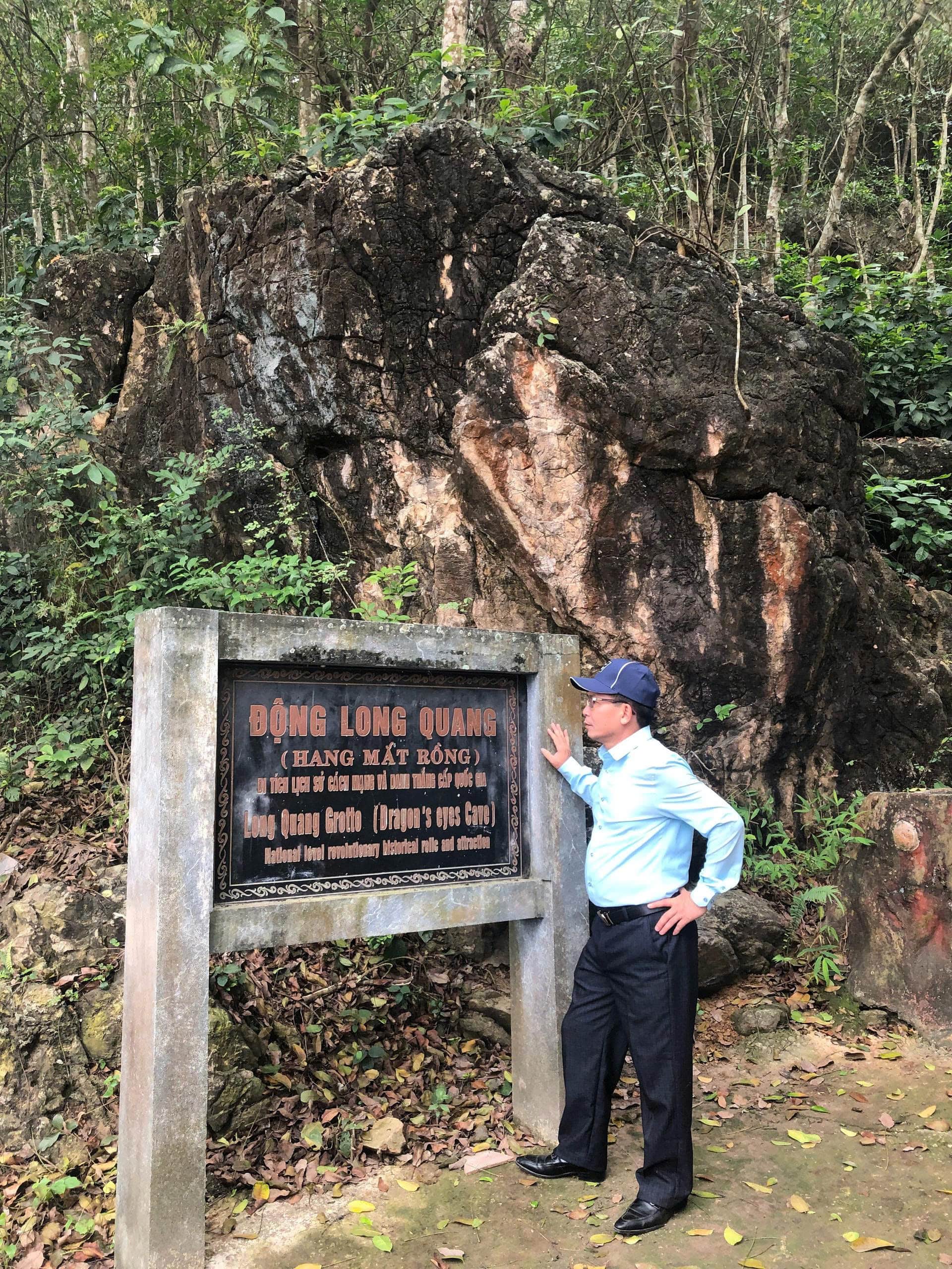 Nhà thơ Nguyễn Minh Đức -h8