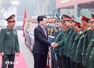 Chủ tịch nước Lương Cường với lãnh đạo Quân ủy Trung ương, Bộ Quốc phòng. (Ảnh: Lâm Khánh/TTXVN)