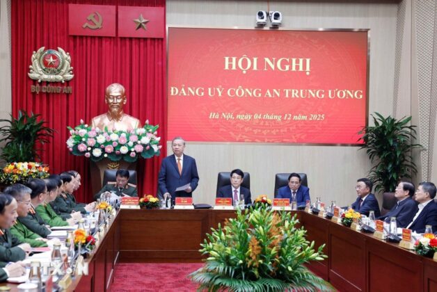 Tổng B&iacute; thư T&ocirc; L&acirc;m ph&aacute;t biểu.