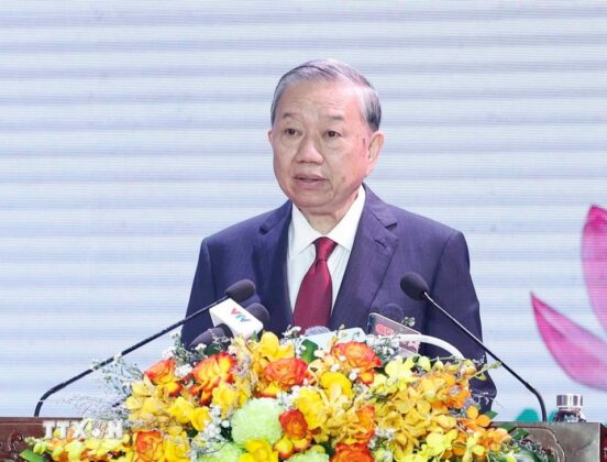 Tổng B&iacute; thư T&ocirc; L&acirc;m ph&aacute;t biểu.