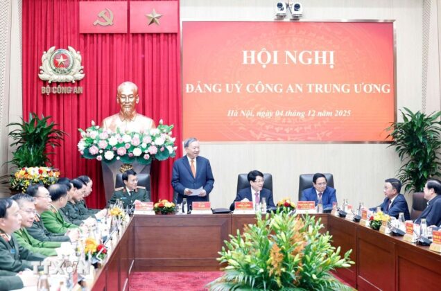 Tổng B&iacute; thư T&ocirc; L&acirc;m ph&aacute;t biểu.