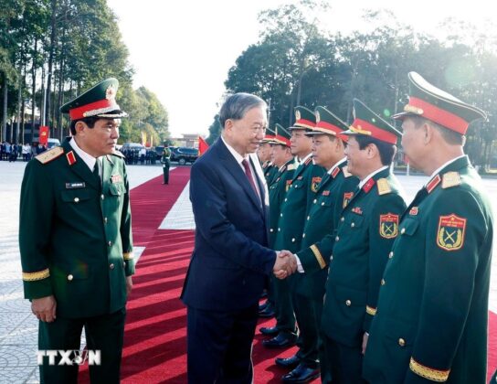 Tổng B&iacute; thư T&ocirc; L&acirc;m v&agrave; c&aacute;c đại biểu.