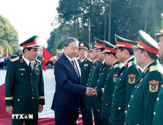 Tổng B&iacute; thư T&ocirc; L&acirc;m v&agrave; c&aacute;c đại biểu.