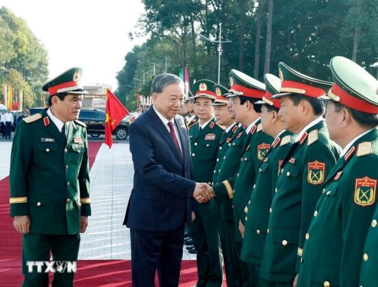 Tổng B&iacute; thư T&ocirc; L&acirc;m v&agrave; c&aacute;c đại biểu.