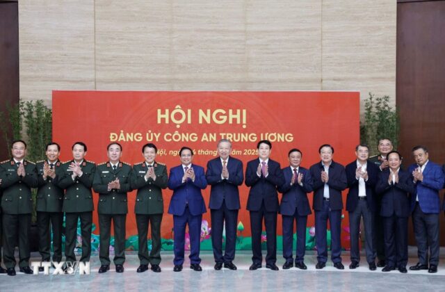 Tổng B&iacute; thư T&ocirc; L&acirc;m v&agrave; c&aacute;c đại biểu.