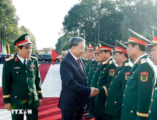 Tổng B&iacute; thư T&ocirc; L&acirc;m v&agrave; c&aacute;c đại biểu.