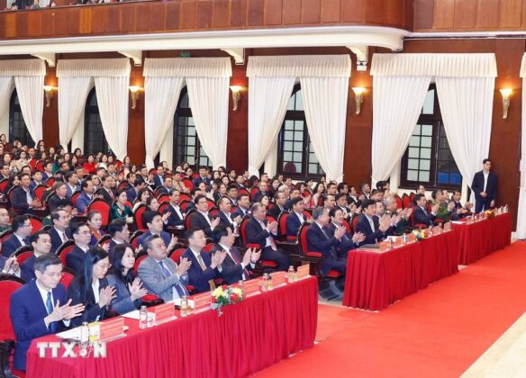 Tổng B&iacute; thư T&ocirc; L&acirc;m v&agrave; c&aacute;c đại biểu tham dự hội nghị. (Ảnh: Thống Nhất/TTXVN)
