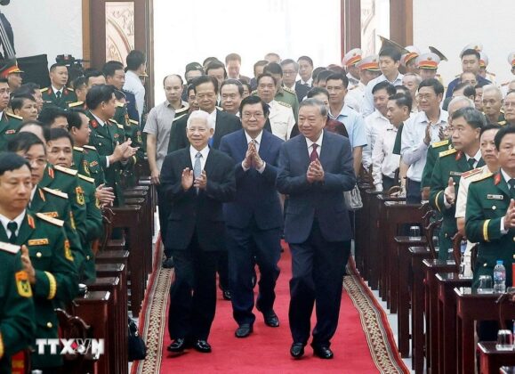 Tổng B&iacute; thư dự kỷ niệm 80 năm Ng&agrave;y truyền thống lực lượng vũ trang Qu&acirc;n khu 9
