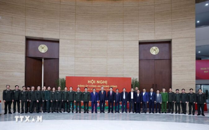 Tổng B&iacute; thư T&ocirc; L&acirc;m v&agrave; c&aacute;c đại biểu.