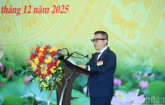 Đồng ch&iacute; L&ecirc; Quốc Minh, Ủy vi&ecirc;n Trung ương Đảng, Tổng Bi&ecirc;n tập B&aacute;o Nh&acirc;n D&acirc;n, Ph&oacute; Trưởng ban Tuy&ecirc;n gi&aacute;o v&agrave; D&acirc;n vận Trung ương ph&aacute;t biểu tham luận tại Hội nghị.
