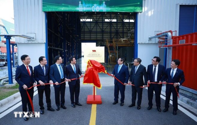 Thủ tướng Phạm Minh Ch&iacute;nh v&agrave; c&aacute;c đại biểu dự Lễ kh&aacute;nh th&agrave;nh Nh&agrave; m&aacute;y Điện kh&iacute; LNG Nhơn Trạch 3 v&agrave; 4 v&agrave; gắn biển C&ocirc;ng tr&igrave;nh ch&agrave;o mừng Đại hội XIV của Đảng.