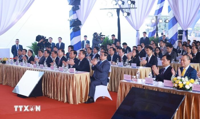 Thủ tướng Phạm Minh Ch&iacute;nh v&agrave; c&aacute;c đại biểu dự khởi c&ocirc;ng Dự &aacute;n đầu tư x&acirc;y dựng Khu đ&ocirc; thị thể thao Olympic, H&agrave; Nội.