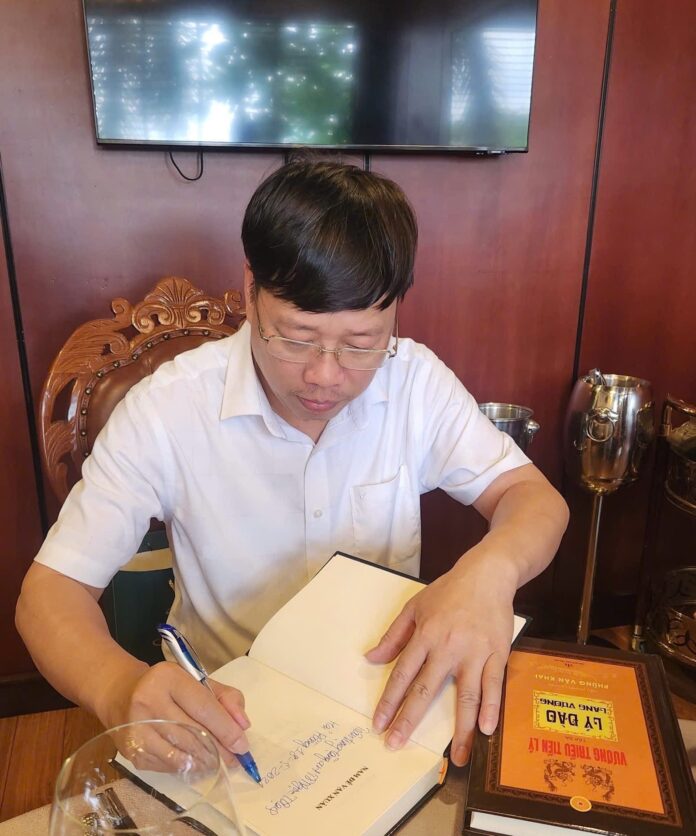 Chùm thơ Phủ Trịnh của Phùng Văn Khai