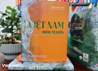 Khám phá những vùng biển trải dài khắp từ Bắc đến Nam qua sách song ngữ Khám phá những vùng biển trải dài khắp từ Bắc đến Nam qua sách song ngữ