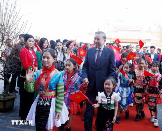 Tổng B&iacute; thư T&ocirc; L&acirc;m dự Lễ kh&aacute;nh th&agrave;nh Trường Phổ th&ocirc;ng nội tr&uacute; li&ecirc;n cấp Tiểu học v&agrave; THCS Si Pa Ph&igrave;n.