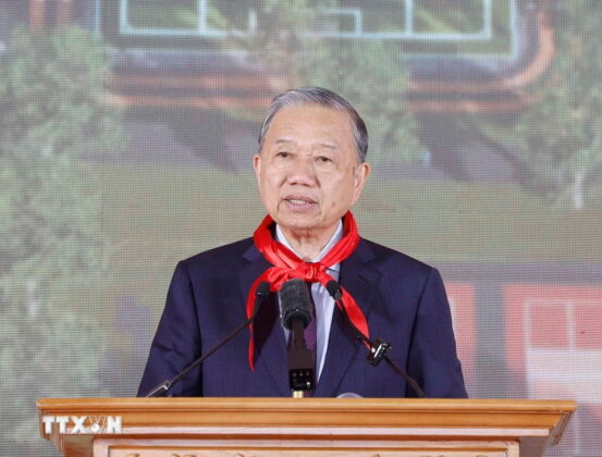Tổng B&iacute; thư T&ocirc; L&acirc;m ph&aacute;t biểu.