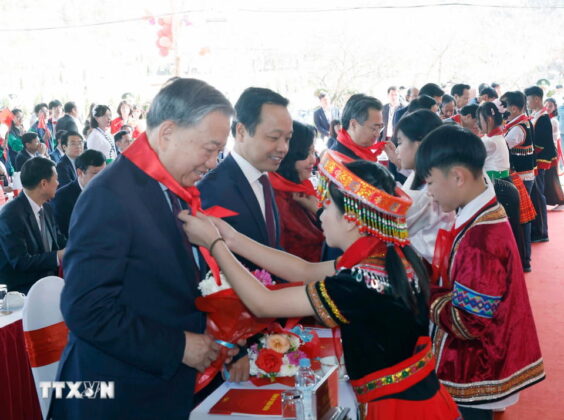 Tổng B&iacute; thư T&ocirc; L&acirc;m dự Lễ kh&aacute;nh th&agrave;nh Trường Phổ th&ocirc;ng nội tr&uacute; li&ecirc;n cấp Tiểu học v&agrave; THCS Si Pa Ph&igrave;n.