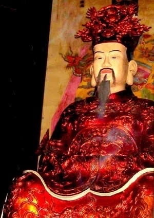 Tượng Long Biên hầu Phạm Tu tại Đền thờ